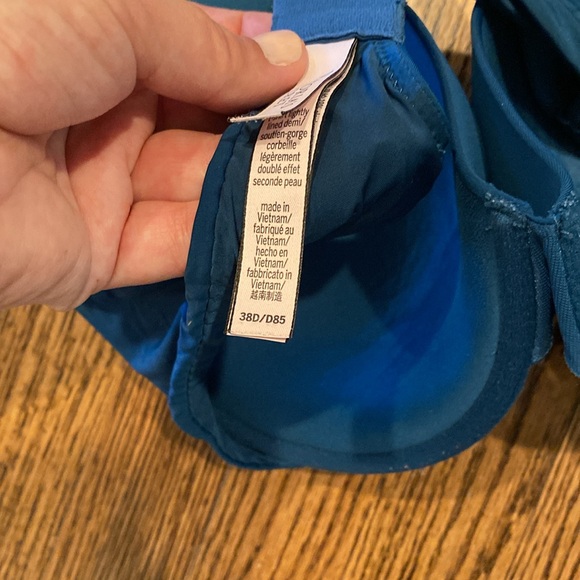 Victoria’s Secret bras. - Picture 3 of 4